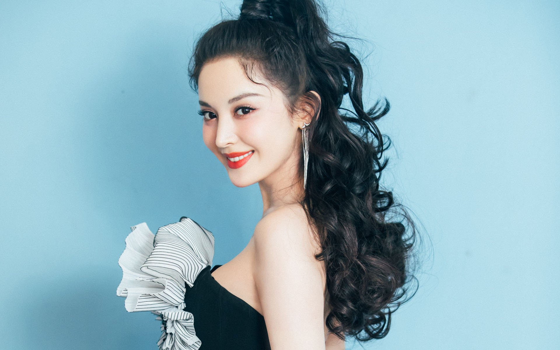 《2025英雄联盟全球总决赛，冠军之路惊心动魄》，2020年英雄联盟全球总决赛赛程表